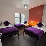 The Grand Four Bed Getaway- Sleeps 9-Free On Street Parking