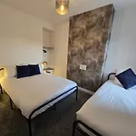 The Grand Four Bed Getaway- Sleeps 9-Free On Street Parking