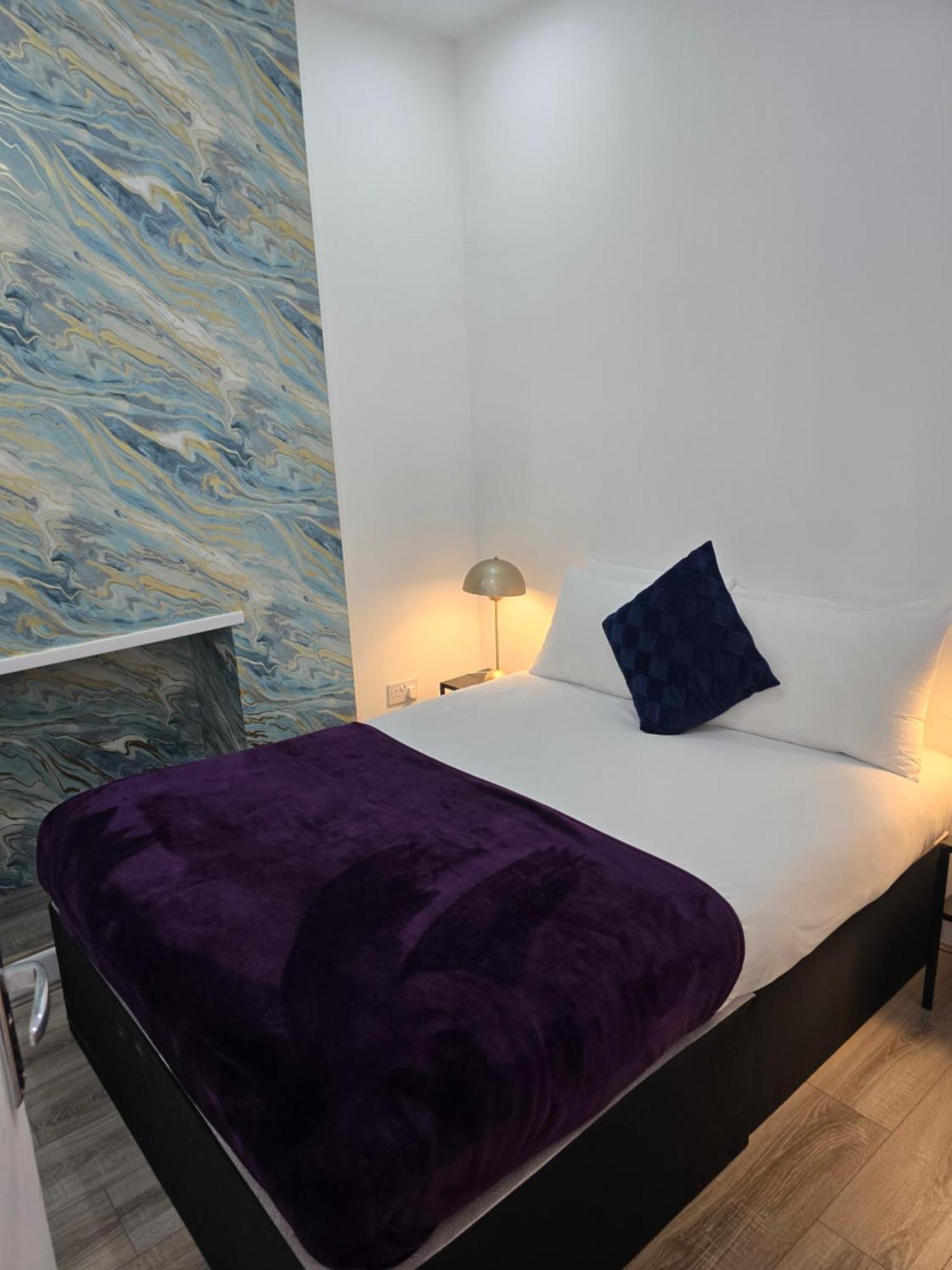 The Grand Four Bed Getaway- Sleeps 9-free On Street Parking