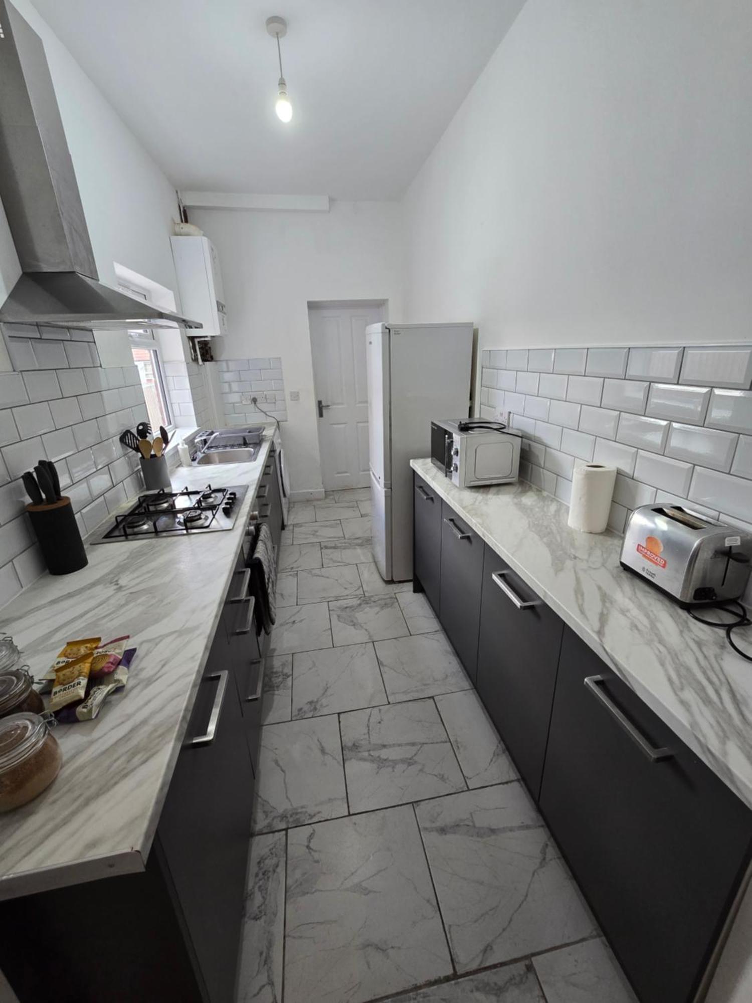The Grand Four Bed Getaway- Sleeps 9-free On Street Parking Holiday home